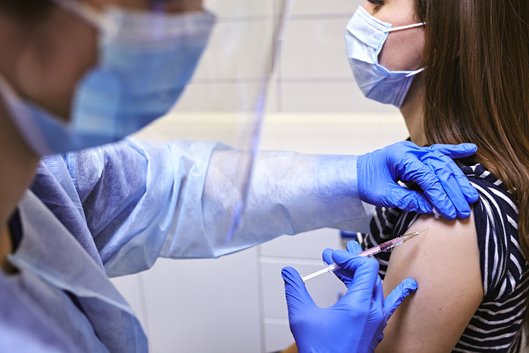 clinical trial management software - Doctor making a vaccination